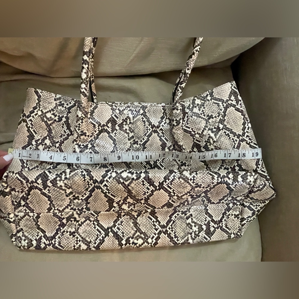 Large Handbag - Picture 4 of 6